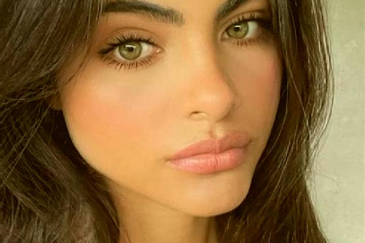 Evelyn, 37, a brunette dark-eyed indian companion based in Hallschlag. Offering Dinner Date, Striptease, Domination, Couples. Available for incall and outcal...