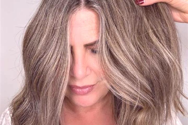 Evelyn, 39, a dark blonde grey-eyed caucasian companion based in Simiane-Collongue. Offering Dinner Date, Party Girl, BDSM, Duos. Available for incall and ou...