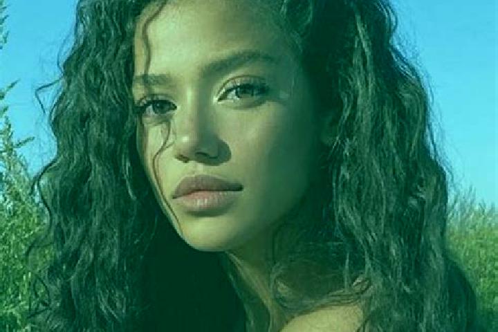 Grace, 21, a black green-eyed latina companion based in Tosmur. Offering A-Level, Party Girl, OWO, Duos. Available for incall and outcall, day and evening da...