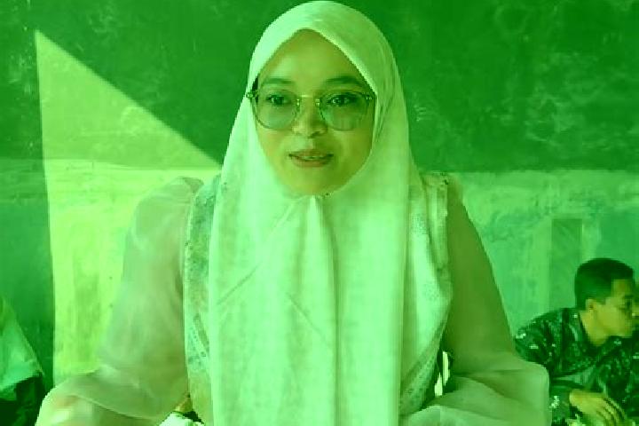 Grace, 21 — Escort in Cisayong, Indonesia