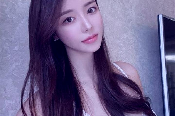 Grace, 21 — Escort in Wulipu, China