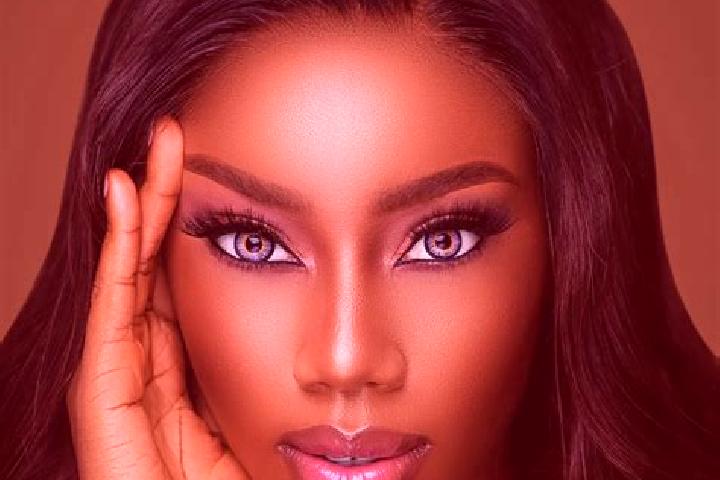 Grace, 24, a red blue-eyed ebony companion based in Plouha. Offering 69, Roleplay, Domination. Available for incall and outcall, day and evening dates.