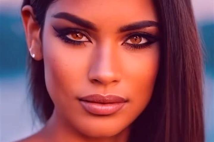 Grace, 25, a red grey-eyed latina companion based in Jarreng. Offering 69, BDSM, Couples. Available for incall and outcall, day and evening dates.