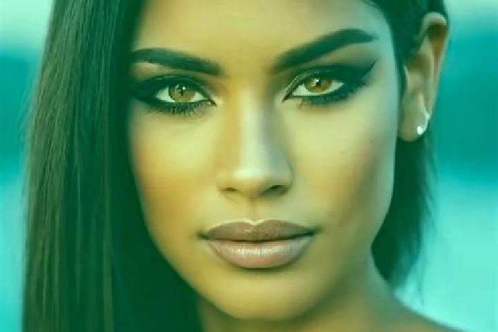 Grace, 26, a red hazel-eyed latina companion based in Lesjoefors. Offering GFE, Duos, Deep French Kissing, Couples. Available for incall and outcall, overnig...