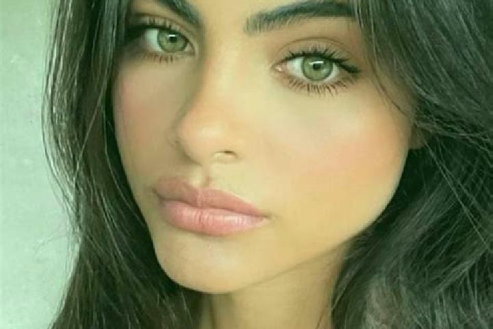 Grace, 27, a black amber-eyed indian companion based in Gross-Gerau. Offering Overnight, Tantra, Dinner Date. Available for incall and outcall, day and eveni...