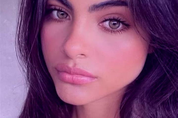 Grace, 27, a brunette dark-eyed mixed companion based in Orlandia. Offering GFE, Roleplay, Striptease. Available for incall and outcall, day and evening dates.