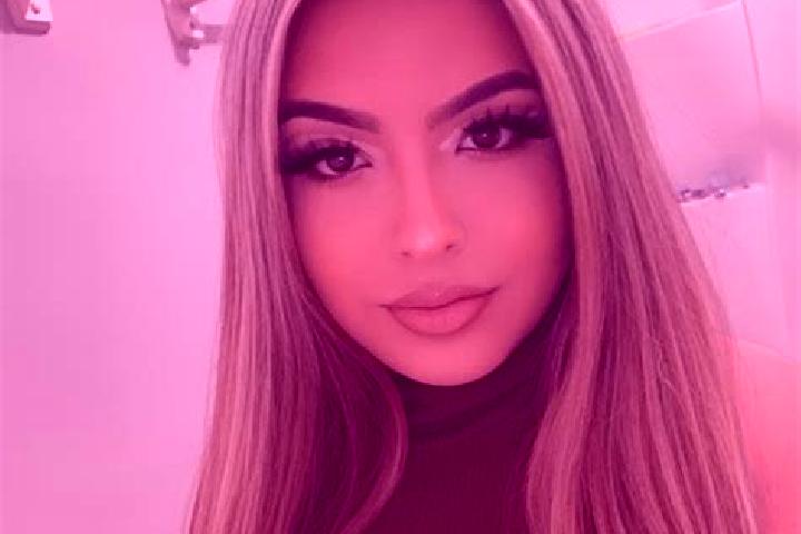 Grace, 28, a blonde brown-eyed latina companion based in Kubschutz. Offering Massage, GFE, OWO. Available for incall and outcall, overnight bookings available.