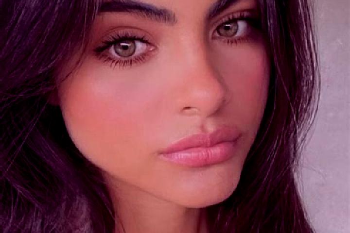 Grace, 28, a brunette green-eyed caucasian companion based in La Roche-Vineuse. Offering GFE, Erotic Massage, Roleplay, Fetish, Prostate Massage. Available f...