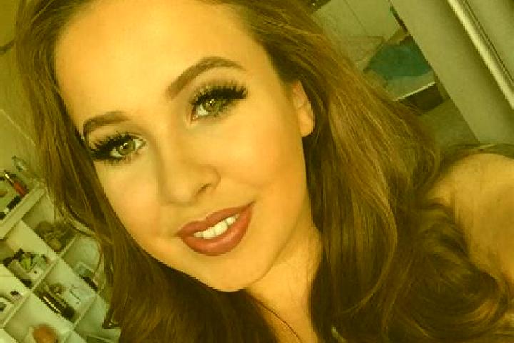 Grace, 29, a red dark-eyed european companion based in Kunkuri. Offering Striptease, Dinner Date. Available for incall and outcall, day and evening dates.