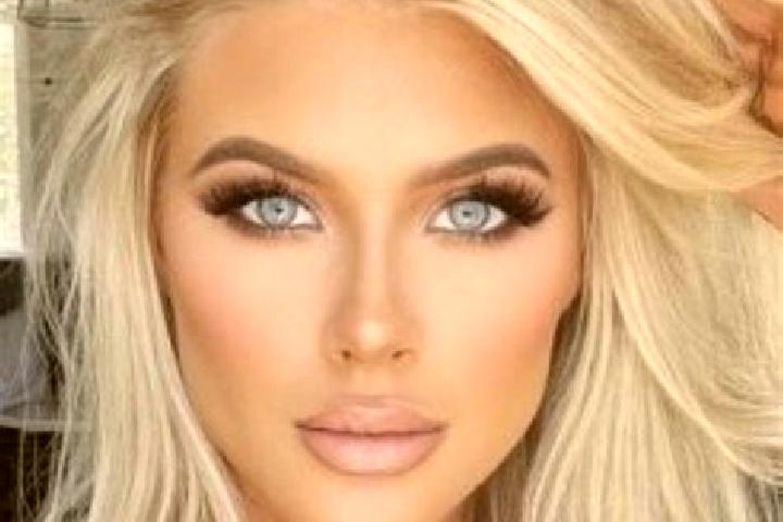 Grace, 30, a platinum blonde brown-eyed mixed companion based in Cebreros. Offering Striptease, Overnight, Domination. Available for incall and outcall, over...