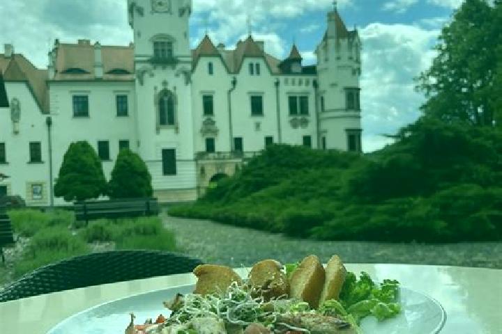 Grace, 34 — Escort in Zinkovy, Czech Republic
