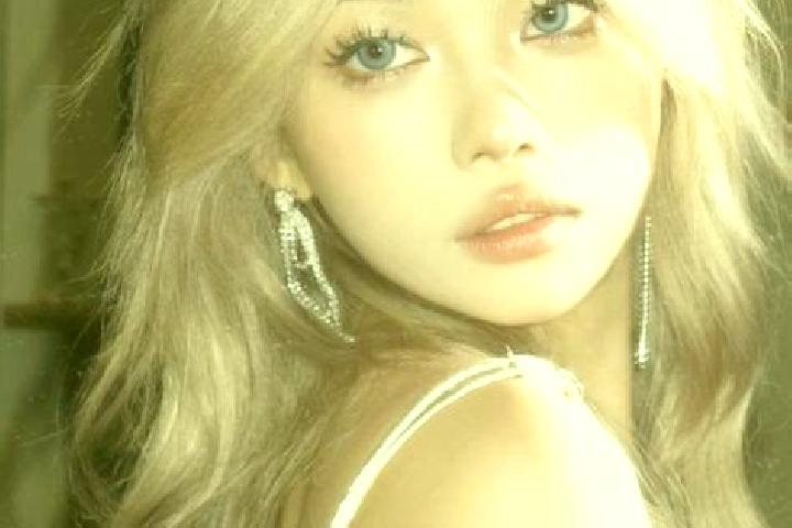 Grace, 35, a blonde grey-eyed asian companion based in Falisolle. Offering 69, Fetish, Erotic Massage, Overnight. Available for incall and outcall, overnight...