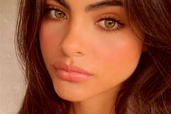 Grace, 36, a auburn brown-eyed indian companion based in Sarmasik. Offering Overnight, Dinner Date, 69, A-Level, Massage. Available for incall and outcall, o...