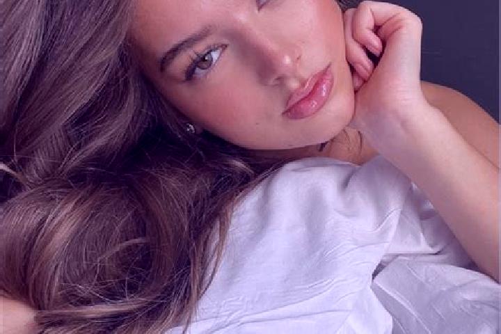 Grace, 36, a chestnut dark-eyed latina companion based in Colombiers-du-Plessis. Offering A-Level, Erotic Massage, Striptease, BDSM. Available for incall and...