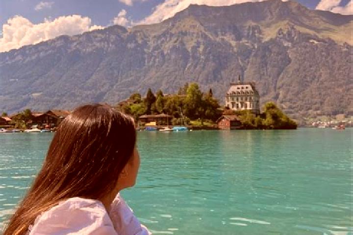 Grace, 37 — Escort in Crassier, Switzerland