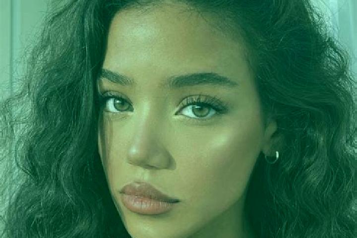 Grace, 39, a black brown-eyed mixed companion based in Sohodor. Offering Party Girl, A-Level, Roleplay. Available for incall and outcall, day and evening dates.