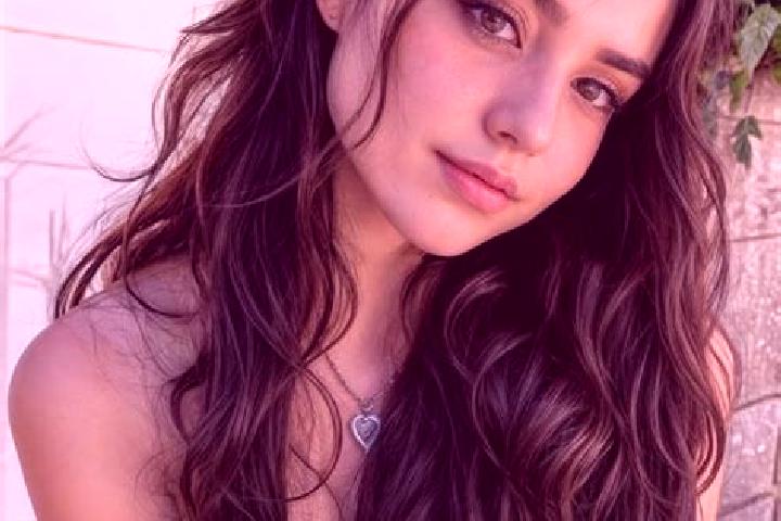 Hannah, 20, a auburn hazel-eyed mixed companion based in Podgornoye. Offering Travel Companion, CIM, Tantra. Available for incall and outcall, overnight book...