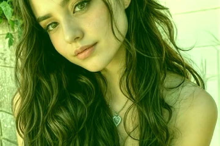 Hannah, 20, a brunette hazel-eyed mixed companion based in Ziegelroda. Offering Roleplay, Dinner Date, CIM, Party Girl, Duos. Available for incall and outcal...