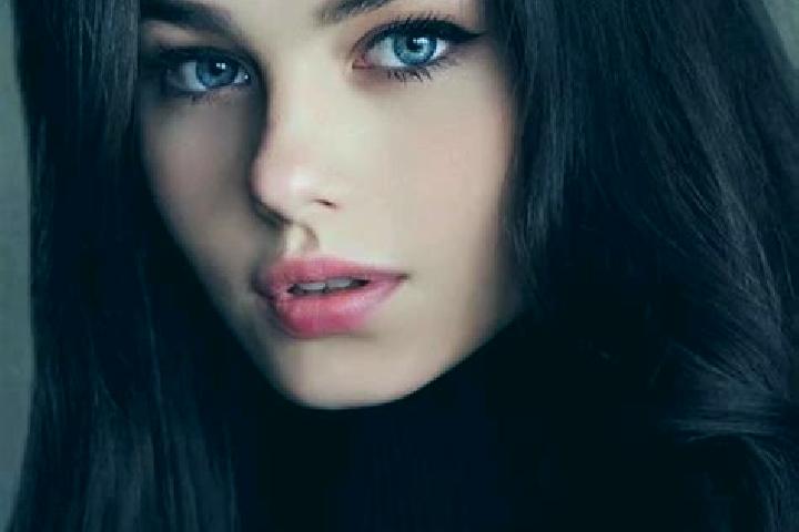 Hannah, 20, a red grey-eyed slavic companion based in Croviana. Offering Fetish, Roleplay. Available for incall and outcall, overnight bookings available.