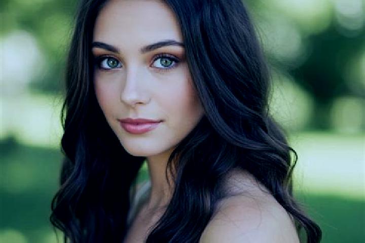 Hannah, 22, a brunette hazel-eyed latina companion based in Meikeng. Offering Party Girl, Travel Companion, Couples, OWO. Available for incall and outcall, d...
