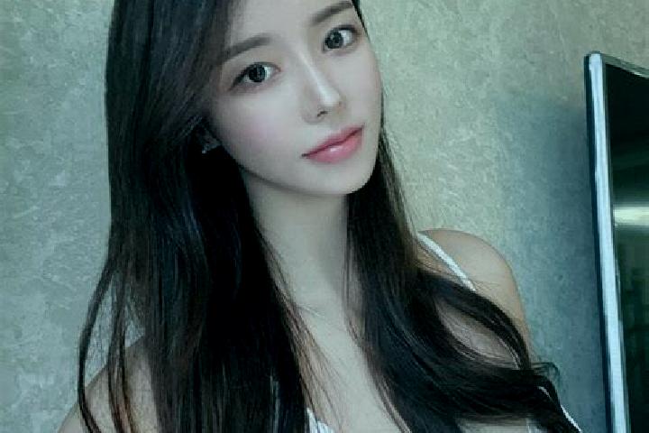 Hannah, 22 — Escort in Fuan, Indonesia