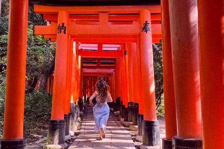 Hannah, 22 — Escort in Minari, Japan