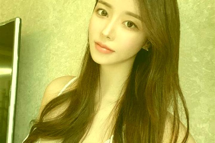 Hannah, 22 — Escort in Montongkemong, Indonesia