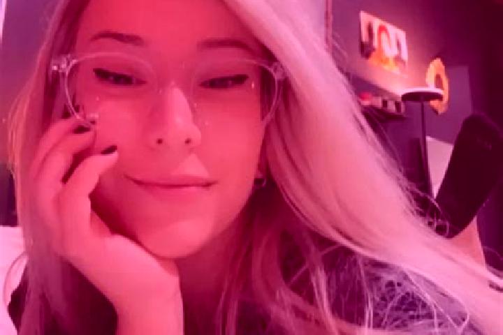 Hannah, 23, a blonde grey-eyed caucasian companion based in Cassinetta di Lugagnano. Offering Roleplay, 69, Erotic Massage, Massage. Available for incall and...