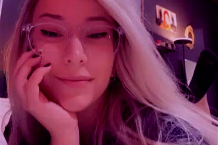 Hannah, 24, a blonde green-eyed ebony companion based in Le Louroux Beconnais. Offering 69, Duos, Girlfriend Experience. Available for incall and outcall, da...