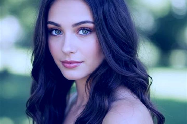 Hannah, 24, a brunette hazel-eyed latina companion based in Pianico. Offering A-Level, Travel Companion, Deep French Kissing. Available for incall and outcal...