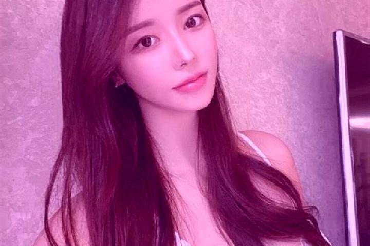 Hannah, 24 — Escort in Cisarap, Indonesia
