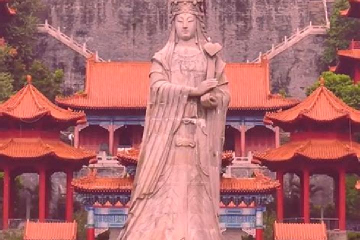 Hannah, 24 — Escort in Liangjiang, China