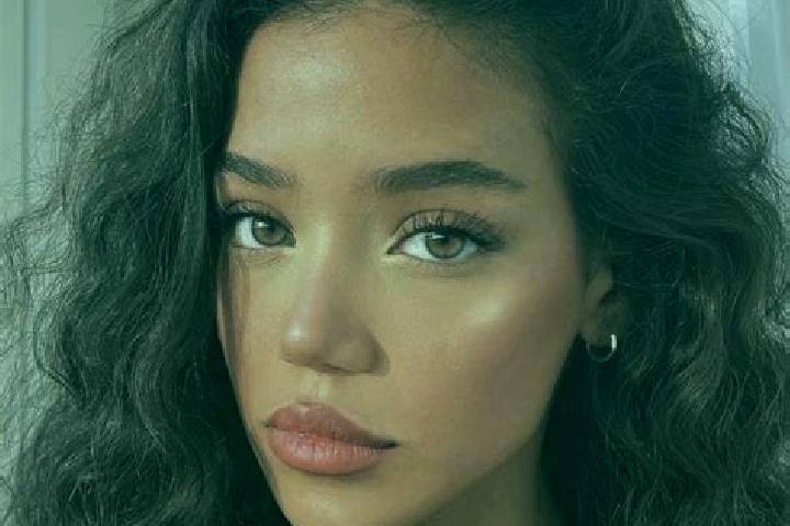 Hannah, 25, a black brown-eyed asian companion based in Turners Beach. Offering Massage, Party Girl, Couples. Available for incall and outcall, overnight boo...
