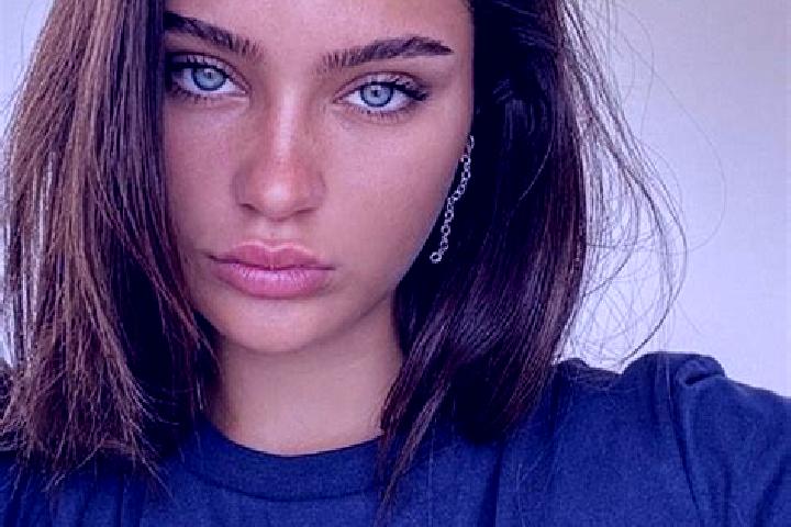 Hannah, 26, a brunette dark-eyed slavic companion based in Ricco. Offering Erotic Massage, Roleplay. Available for incall and outcall, day and evening dates.