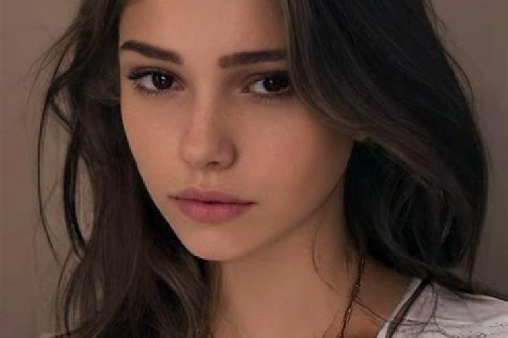 Hannah, 26, a chestnut dark-eyed slavic companion based in Sanpetru German. Offering Fetish, Tantra, Girlfriend Experience, BDSM. Available for incall and ou...