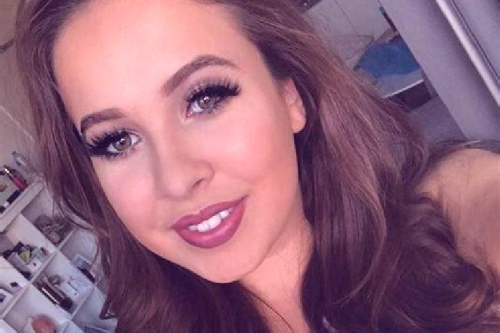 Hannah, 26, a dark blonde dark-eyed mixed companion based in Jesus Gomez Portugal. Offering Striptease, Tantra, Deep French Kissing, Duos, Erotic Massage. Av...