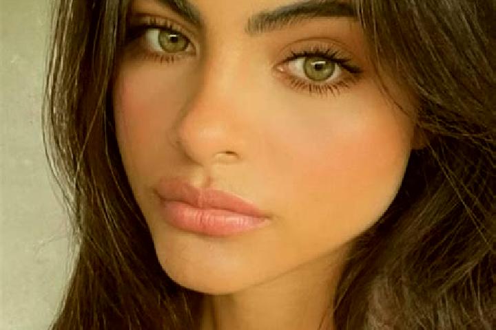 Hannah, 27, a brunette amber-eyed middle eastern companion based in Shelleng. Offering Erotic Massage, Overnight, Striptease, Girlfriend Experience. Availabl...