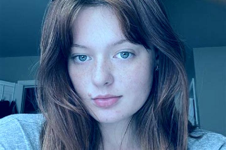 Hannah, 27, a chestnut green-eyed caucasian companion based in Brusenky. Offering CIM, Duos, Massage. Available for incall and outcall, day and evening dates.