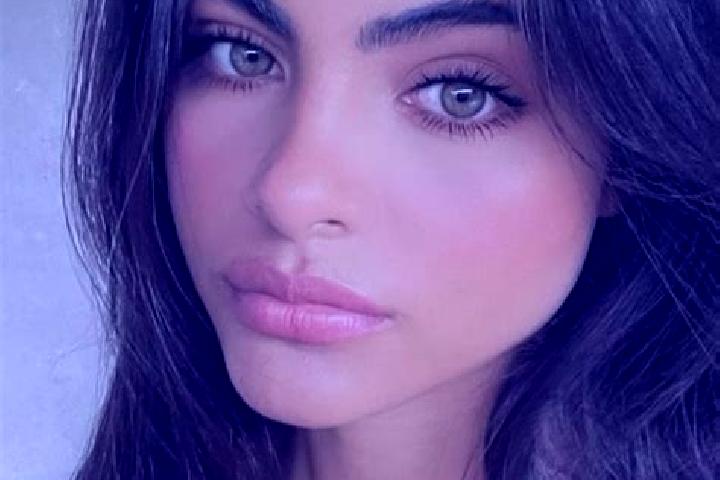 Hannah, 27, a chestnut hazel-eyed caucasian companion based in Simoes. Offering Couples, Roleplay, Party Girl. Available for incall and outcall, overnight bo...