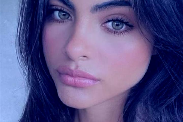 Hannah, 28, a black green-eyed indian companion based in Sarrigne. Offering Tantra, A-Level, BDSM. Available for incall and outcall, day and evening dates.