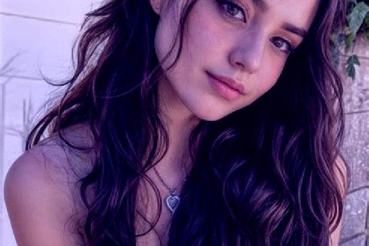 Hannah, 28, a chestnut hazel-eyed middle eastern companion based in Simla. Offering 69, OWO, Deep French Kissing. Available for incall and outcall, overnight...