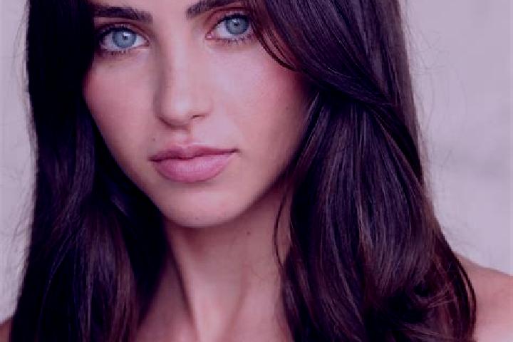 Hannah, 29, a auburn dark-eyed latina companion based in Fuentelahiguera de Albatages. Offering Girlfriend Experience, Erotic Massage, A-Level, Duos. Availab...