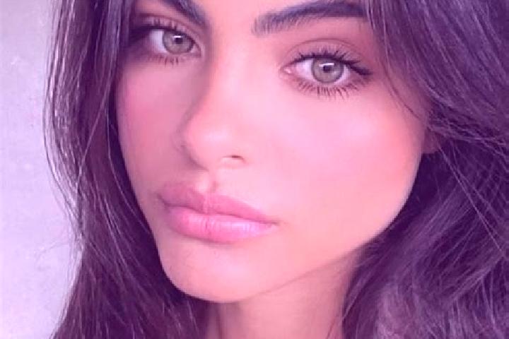 Hannah, 29, a dark blonde green-eyed indian companion based in Senhora do Porto. Offering Deep French Kissing, Duos, Fetish. Available for incall and outcall...