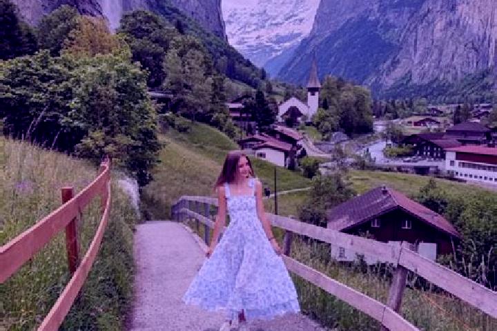 Hannah, 29 — Escort in Praroman, Switzerland