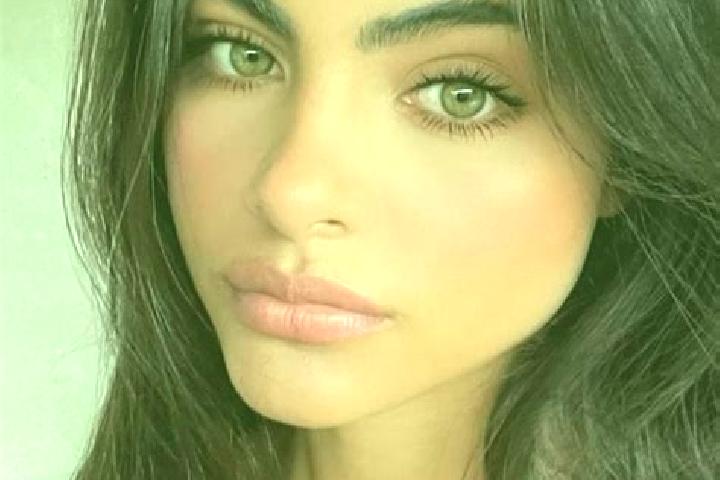 Hannah, 30, a chestnut hazel-eyed latina companion based in Besneville. Offering Deep French Kissing, Party Girl, Travel Companion, BDSM. Available for incal...