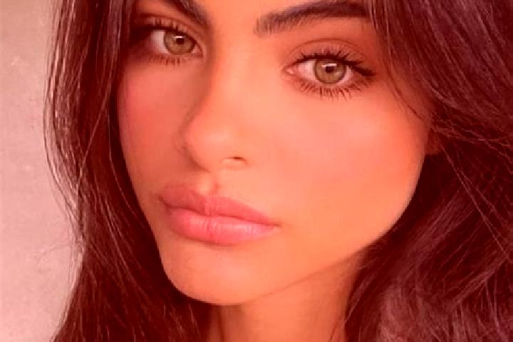 Hannah, 30, a red dark-eyed indian companion based in Taki. Offering Couples, GFE, Party Girl. Available for incall and outcall, day and evening dates.