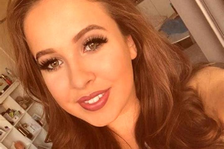 Hannah, 31, a red dark-eyed mediterranean companion based in Vers-Pont-du-Gard. Offering Domination, CIM, Erotic Massage. Available for incall and outcall, o...