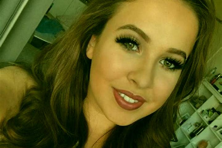 Hannah, 31, a red grey-eyed latina companion based in Saint-Thuriau. Offering BDSM, OWO, 69, Dinner Date. Available for incall and outcall, overnight booking...