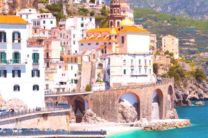 Hannah, 31 — Escort in Tombazosana, Italy
