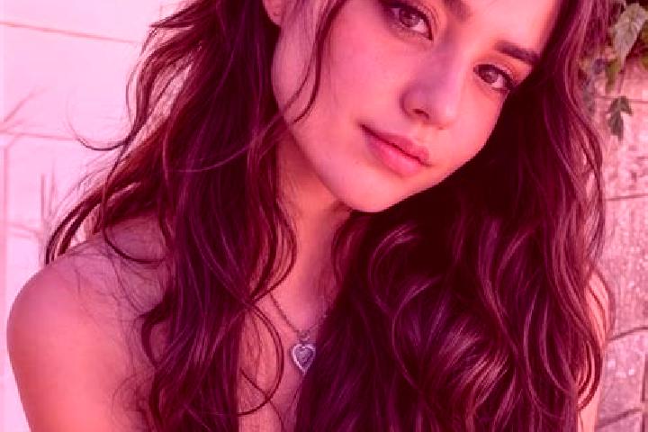 Hannah, 32, a auburn amber-eyed middle eastern companion based in Blasimon. Offering A-Level, GFE, Party Girl, BDSM, Girlfriend Experience. Available for inc...